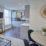 Host & - Two, Hudsons Yard House Apartment