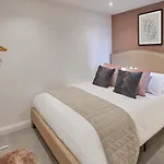 Apartment Host & - Two, Hudsons Yard House *
