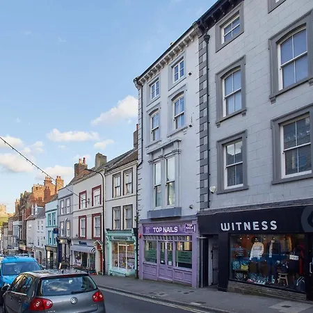 Host & - Two, Hudsons Yard House *